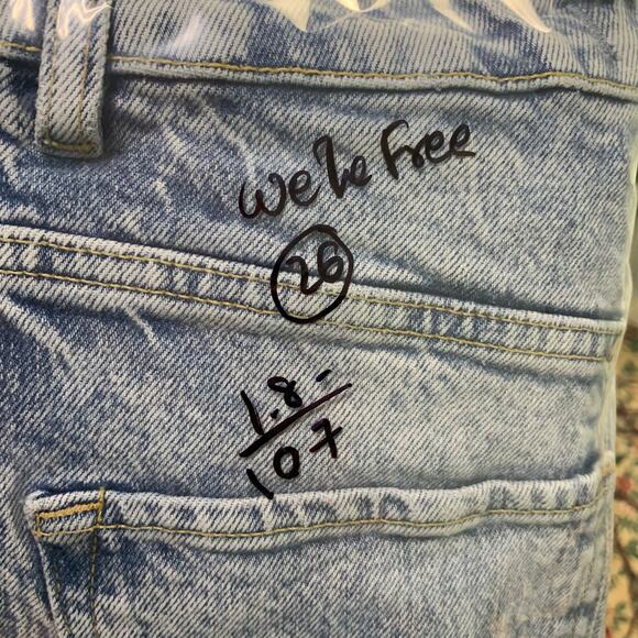 Free People We The Free Light wash Slim Button Fy Jeans Raw Hem Sz 26 - Picture 11 of 11